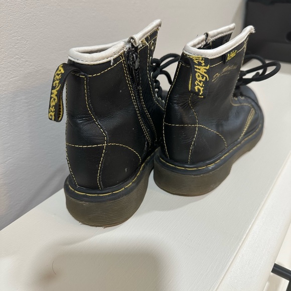 Doc Martens Youth Girls Size 12 US Black Delaney Faux Leather Zip Boots - Picture 4 of 7